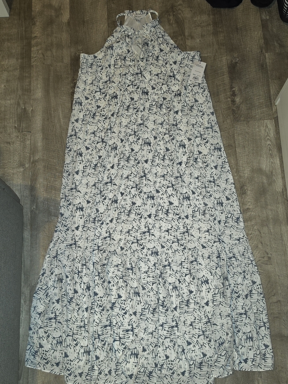 Nine West Size Medium Sleeveless Printed Maxi Skirt - White & Navy